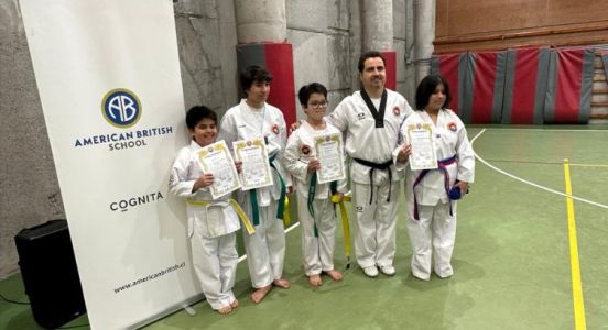 Estudiantes de nuestra escuela de Taekwondo realizan examen de ascenso de grado