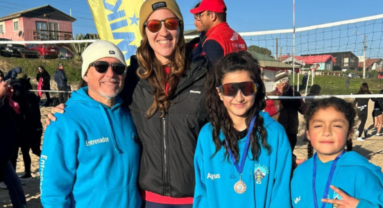 Destacada participación de nuestras alumnas en campeonato de Voleibol Playa